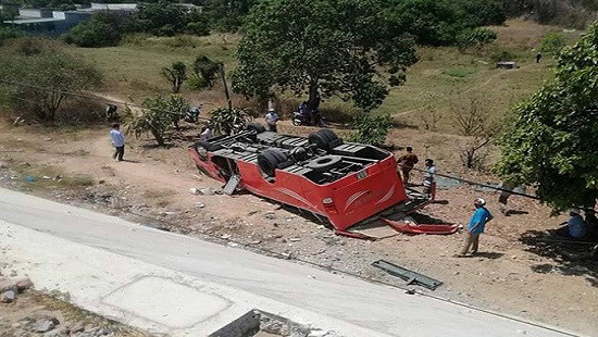 Xe khách chở đoàn du lịch người Hàn Quốc gặp nạn ở Bình Thuận