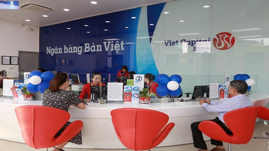 Hơn 7.000 phần quà tặng khách hàng khi đến Bản Việt gửi tiết kiệm