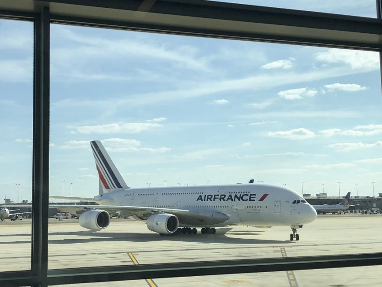 Trục trặc động cơ, máy bay Air France phải hạ cánh khẩn cấp