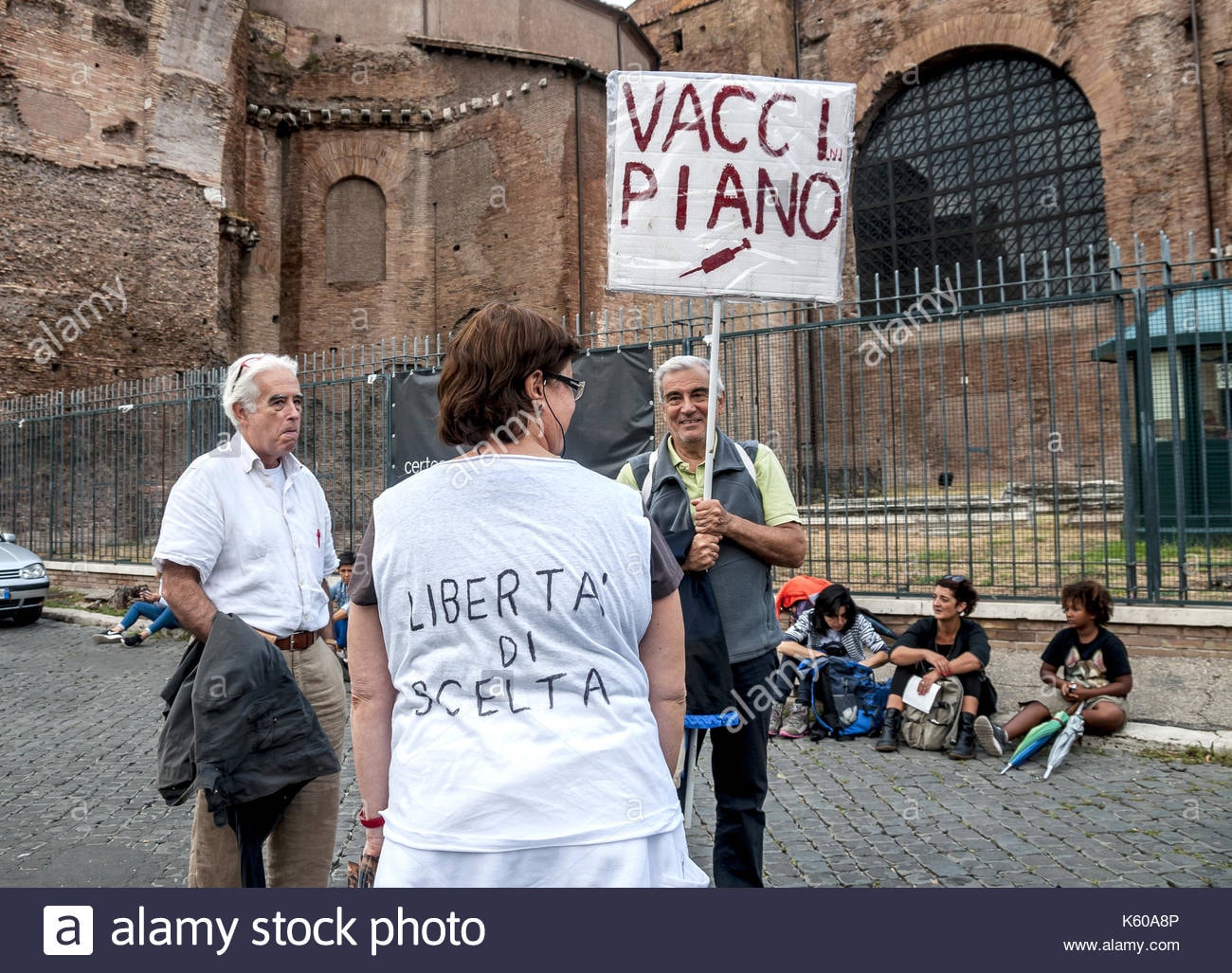 Italia: Cấm cha mẹ đưa trẻ dưới 6 tuổi chưa được tiêm phòng tới trường