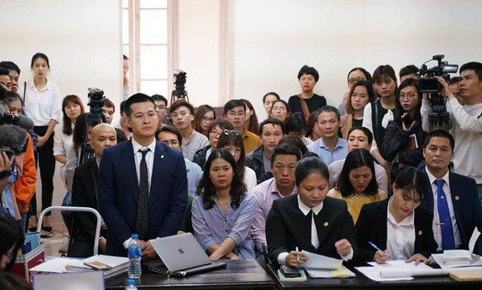 Xét xử vụ kiện bản quyền giữa đạo diễn Việt Tú và công ty của Chúa đảo Tuần Châu