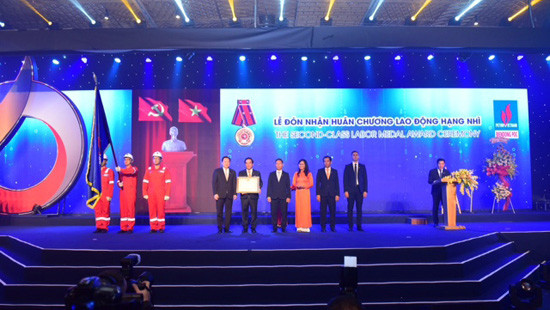 Công ty Điều hành Dầu khí Biển Đông đón nhận Huân chương Lao động hạng Nhì