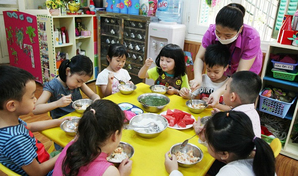 Hơn 200 trẻ mắc sán lợn: Bộ Giáo dục yêu cầu kiểm soát chặt bữa ăn trường học