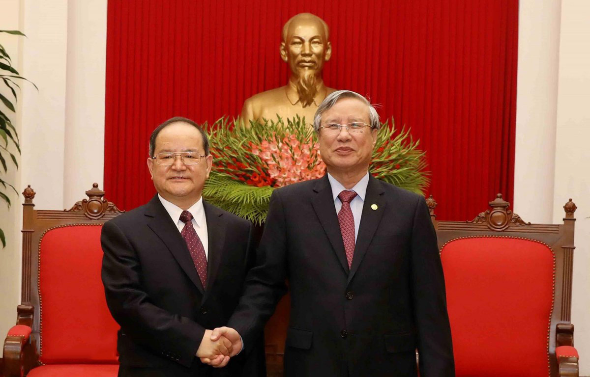 Thường trực Ban Bí thư tiếp Đoàn đại biểu Khu tự trị dân tộc Choang Quảng Tây