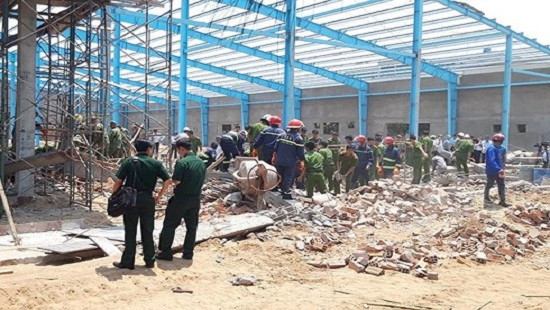 Khởi tố vụ án sập tường nhà xưởng làm 6 người chết ở Vĩnh Long