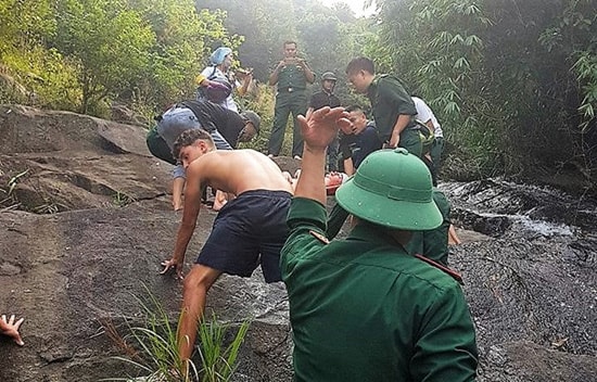 Cứu thành công du khách người Anh gặp tai nạn vì du lịch mạo hiểm