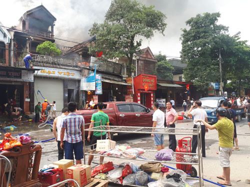 Hà Tĩnh: Cháy lớn ở nhiều nhà dân