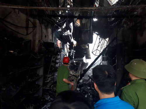 Người dân lập hòm cứu trợ những gia đình bị hỏa hoạn tại Hà Tĩnh