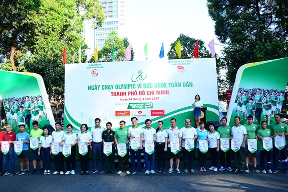 2.000 học sinh đồng diễn tại “Ngày chạy Olympic vì sức khỏe toàn dân”