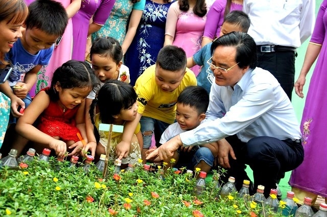 Bộ trưởng Phùng Xuân Nhạ: Con mình ốm là chuyện nội bộ còn các cháu ở trường ốm là chuyện công khai