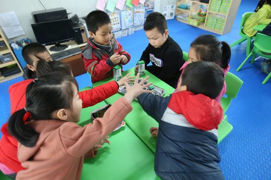 Chương trình Sữa học đường tại Hà Nội: Nhiều phụ huynh muốn mỗi con được thêm 2-3 suất