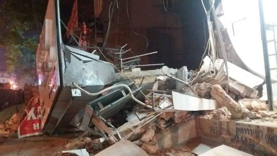 Nhà 2 tầng tại khu buôn bán sầm uất nhất xứ Thanh đổ sập trong đêm