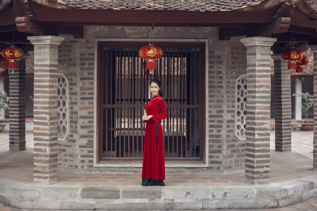 Á khôi Văn Minh Thủy hóa thân người đẹp Tây đô với áo dài nền nã
