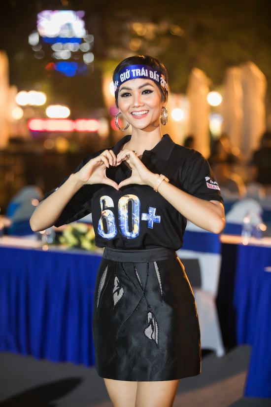 Hoa hậu H'Hen Niê kêu gọi cộng đồng tiết kiệm năng lượng, bảo vệ trái đất