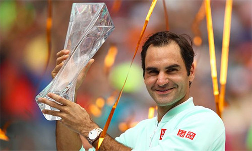 Federer mừng chiến thắng thứ tư tại Miami. Ảnh: Sky.