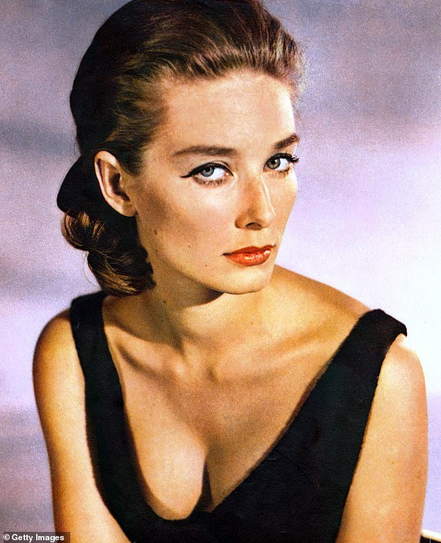 Nữ diễn viên phim James Bond qua đời ở tuổi 77