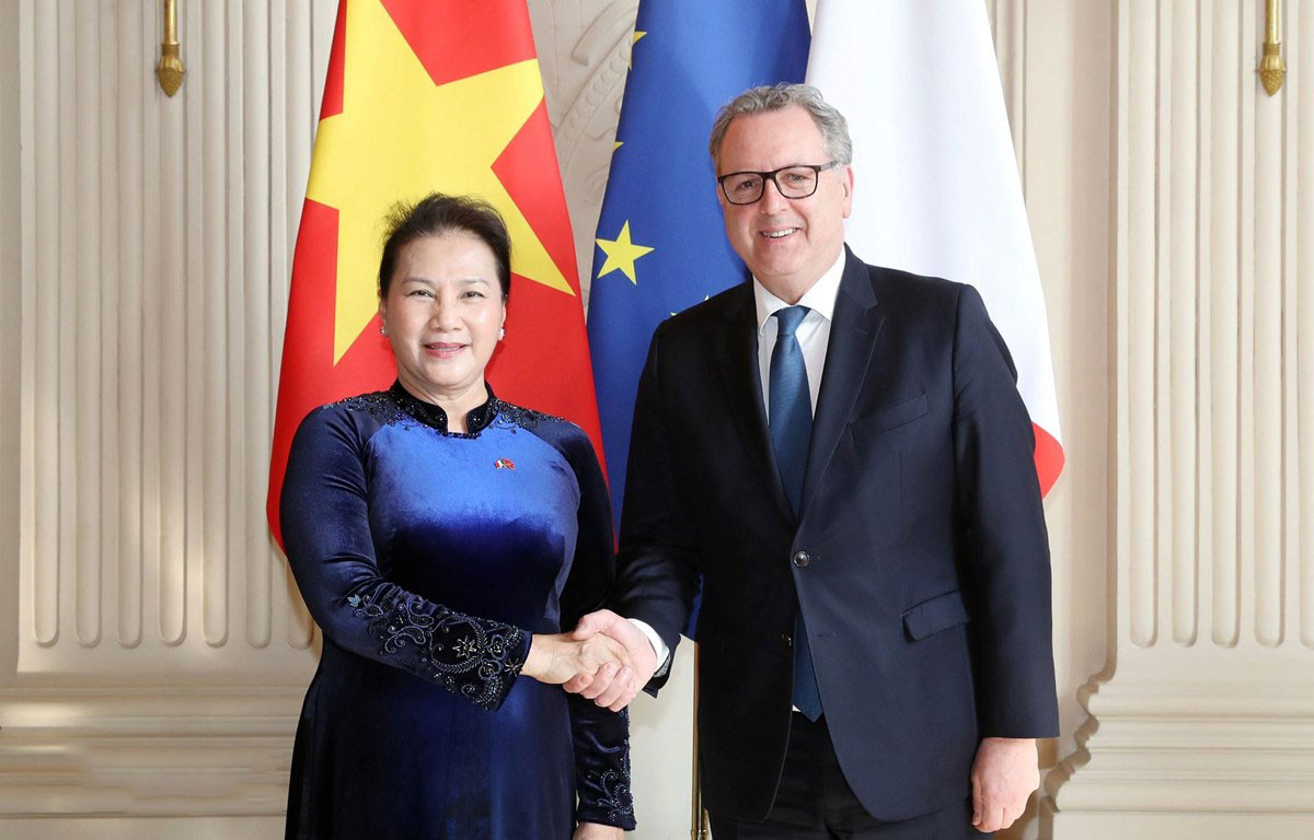 Chủ tịch Hạ viện Pháp đón và hội đàm với Chủ tịch Quốc hội Nguyễn Thị Kim Ngân