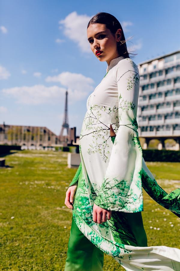 Người mẫu Pháp diện áo dài khoe sắc tại trụ sở chính của UNESCO