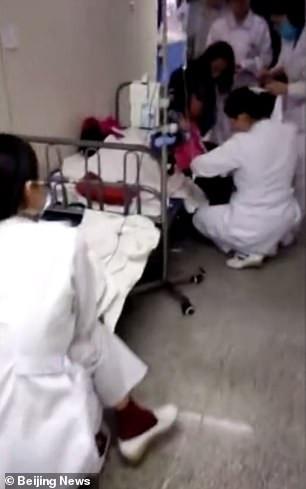 Trung Quốc: Bắt khẩn cấp 1 giáo viên mầm non nghi đầu độc trẻ