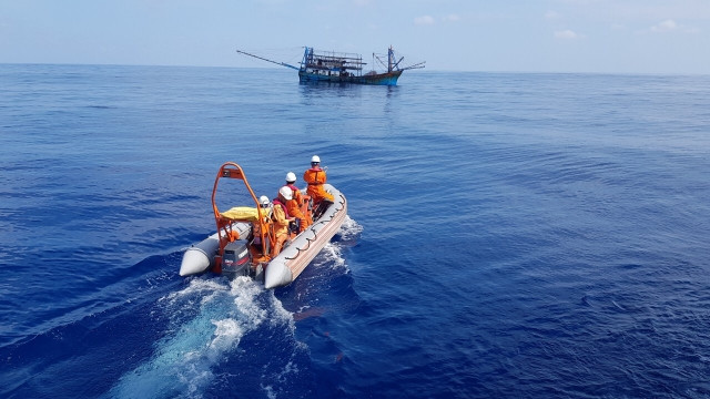 Hệ thống Thông tin duyên hải Việt Nam phát đi thông báo tìm kiếm người bị nạn trên biển. (Ảnh minh họa)