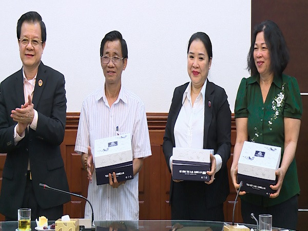 Phó Chánh án TANDTC Lê Hồng Quang gặp gỡ các cán bộ nghỉ hưu năm 2019