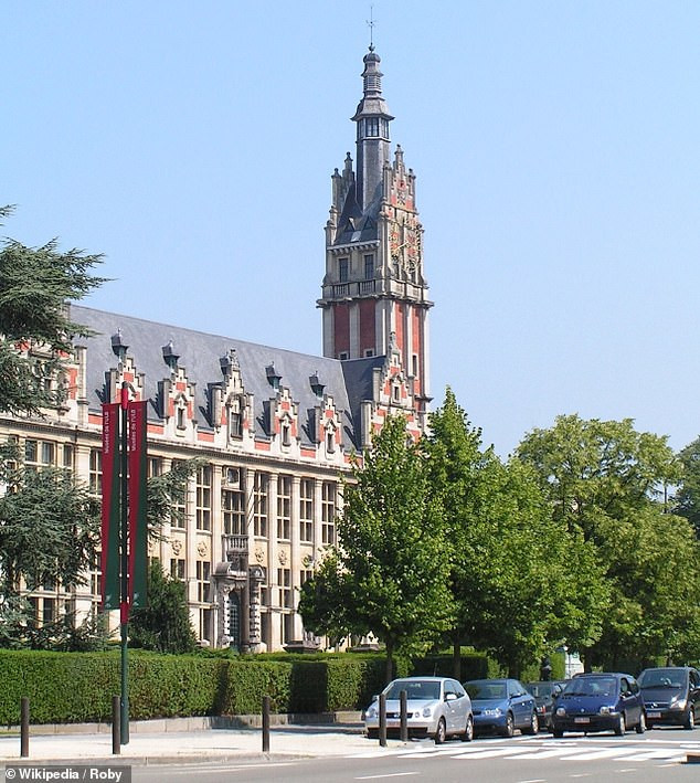 Bỉ: Chủ trang web hẹn hò ra tòa vì các tội danh đồi trụy