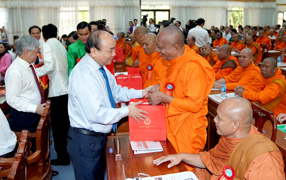 Tổ chức các hoạt động Phật giáo tuân thủ pháp luật và Hiến chương của Giáo hội
