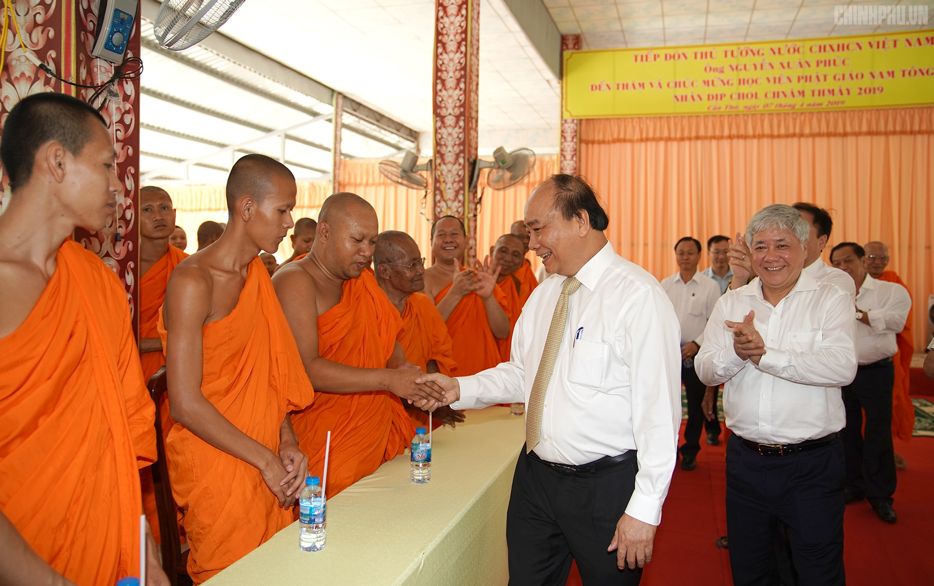 Thủ tướng Nguyễn Xuân Phúc thăm Học viện Phật giáo Nam tông Khmer