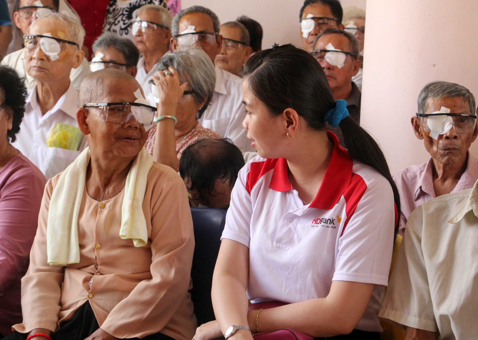 Thêm 800 bệnh nhân nghèo được hỗ trợ chi phí phẫu thuật mắt tìm lại được ánh sáng