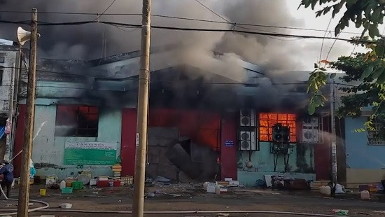 Cháy lớn kèm theo tiếng nổ tại nhà xưởng đóng gói nông sản