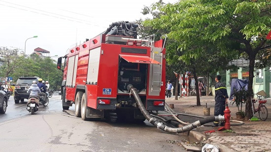 Hà Nội: Cháy 4 nhà xưởng lúc rạng sáng, nhiều người tử vong