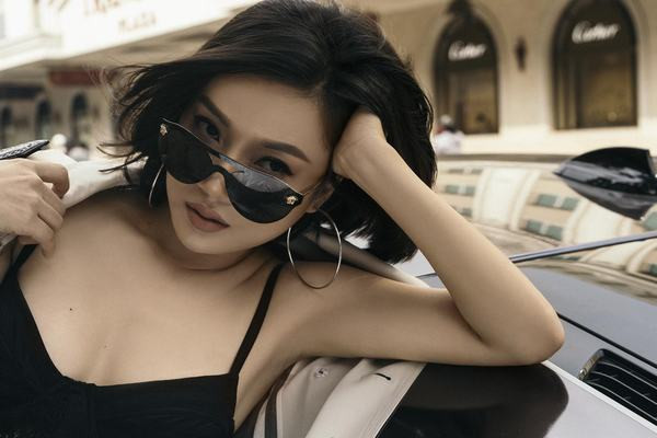 Hotgirl từ chối thái tử Malaysia thần thái bên siêu xe BMW i8  