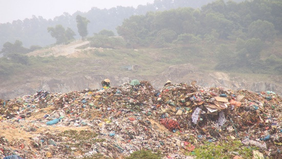 Nước rỉ từ bãi rác Khánh Sơn bủa vây cuộc sống hàng trăm hộ dân