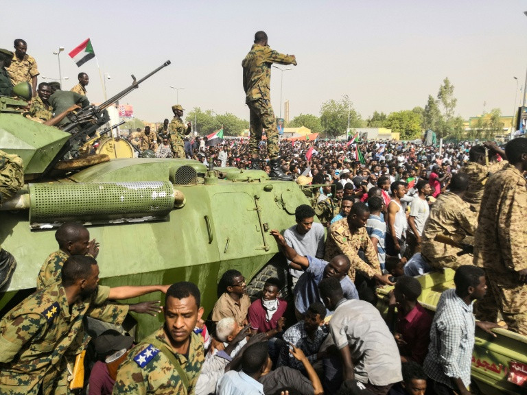 Quân đội Sudan đảo chính, áp lệnh giới nghiêm