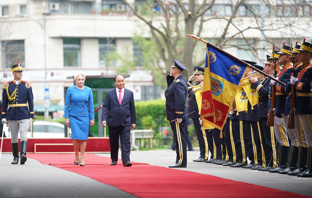 Thủ tướng Romania đón và hội đàm với Thủ tướng Nguyễn Xuân Phúc 