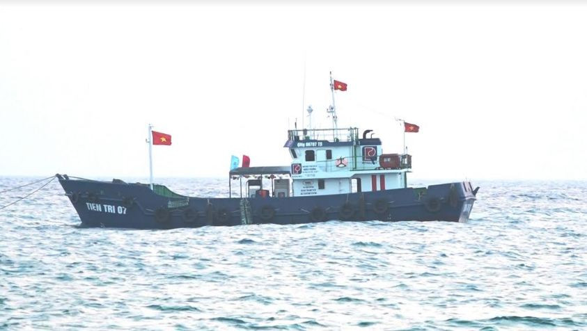 Khẩn cấp điều tàu chở xăng ra đảo Lý Sơn