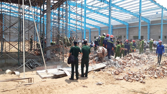 Vụ sập tường nhà xưởng ở khu công nghiệp có thêm 1 người tử vong