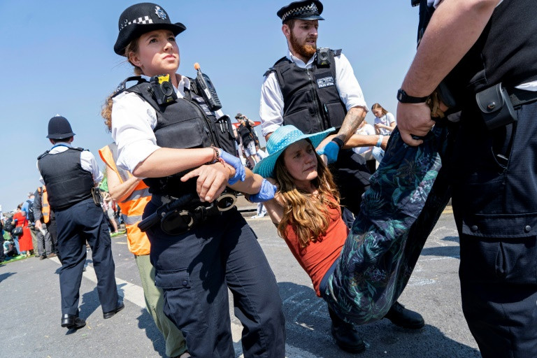Anh: Người biểu tình chống biến đổi khí hậu yêu cầu đàm phán với chính phủ