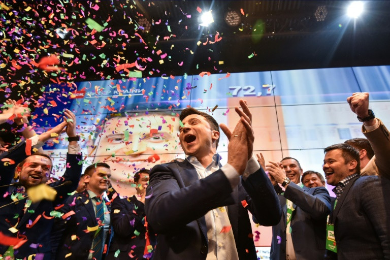 Ukraine: Diễn viên hài Volodymyr Zelensky  giành chiến thắng lớn trong cuộc bầu cử tổng thống