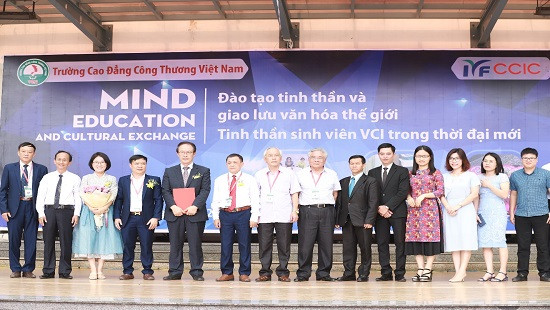 Trường Cao đẳng Công thương Việt Nam: Tổ chức thành công chương trình giao lưu văn hóa quốc tế và giáo dục tinh thần cho sinh viên