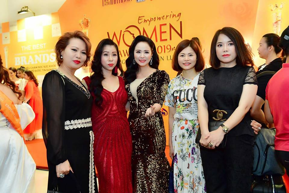 Nữ hoàng hoa hồng Thanh Hương vinh dự nhận giải doanh nhân truyền cảm hứng của năm 