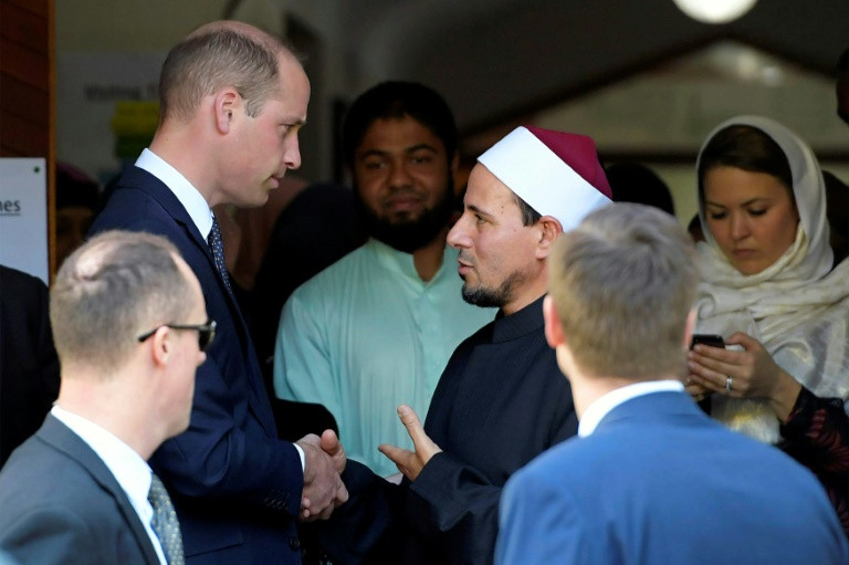 Hoàng tử Anh gặp gỡ những người sống sót sau vụ xả súng nhà thờ Hồi giáo New Zealand