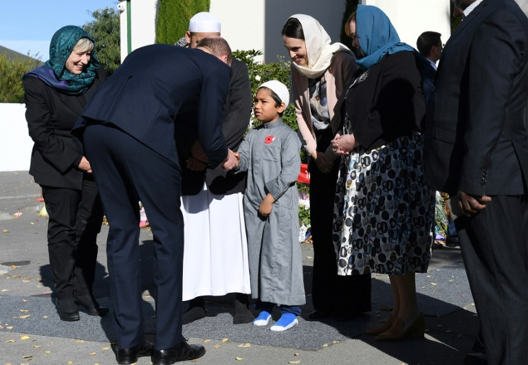 Hoàng tử Anh gặp gỡ những người sống sót sau vụ xả súng nhà thờ Hồi giáo New Zealand
