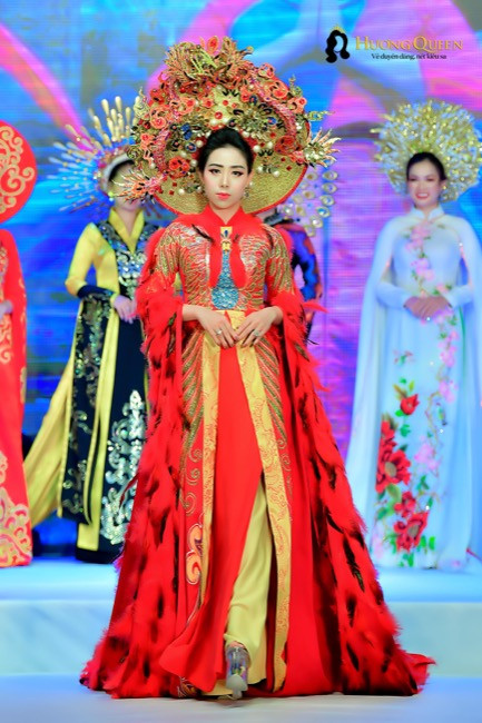 Nữ hoàng hoa hồng Thanh Hương mặc áo dài thủ đô mừng đại lễ