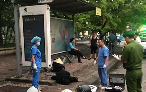 Hà Nội: Phát hiện người đàn ông tử vong tại nhà chờ xe buýt