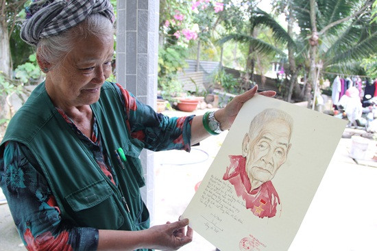 Nữ họa sĩ Đặng Ái Việt: Chạy đua với thời gian khi vẽ chân dung Mẹ
