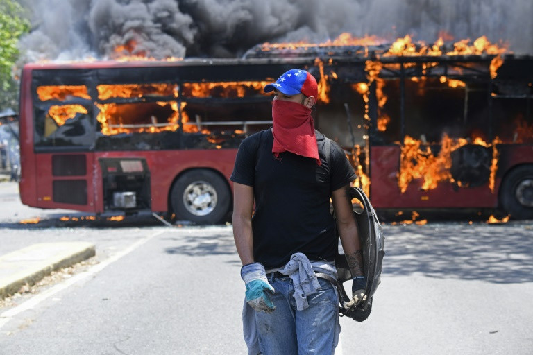 Venezuela: Bạo loạn nổ ra trong bối cảnh “đảo chính”