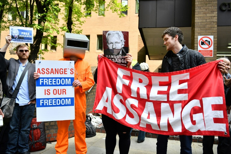 Julian Assange bị tuyên án 50 tuần tù giam tại Anh
