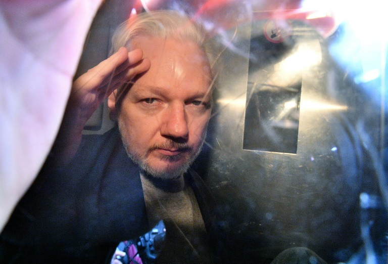 Julian Assange bị tuyên án 50 tuần tù giam tại Anh