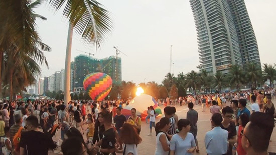 Cháy khinh khí cầu lần đầu tiên được trình diễn tại Đà Nẵng